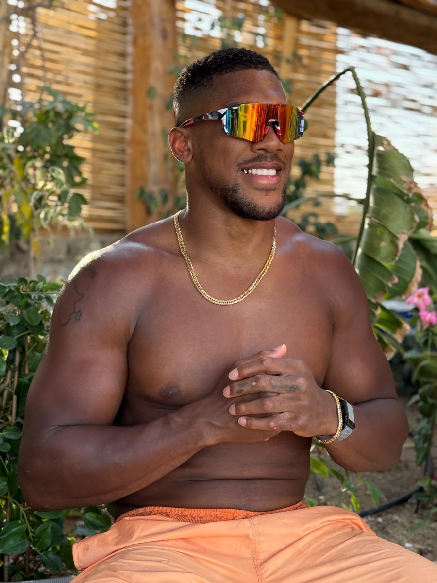anthonyjoshua's tweet image. To my guy on the beach offering me sunglasses 25/8
Persistence pays 🤣😎