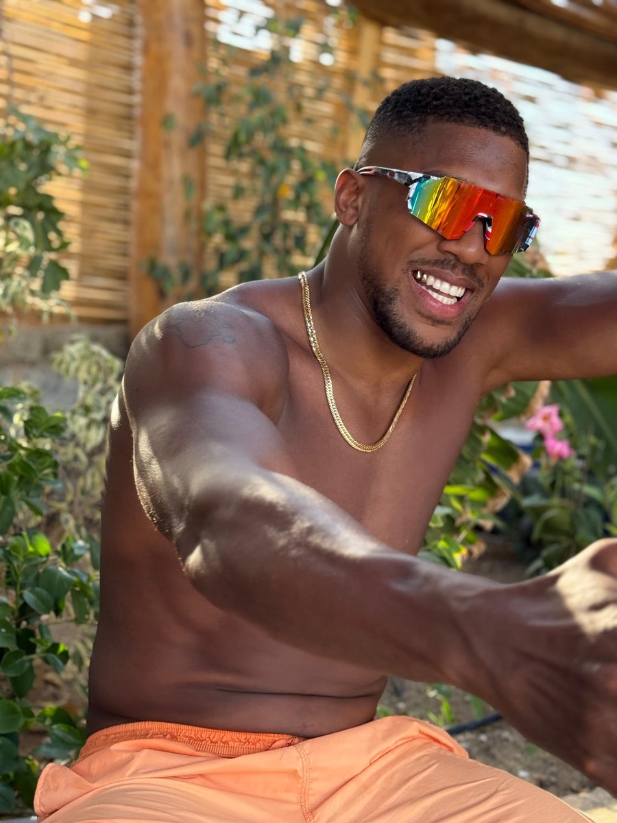 anthonyjoshua's tweet image. To my guy on the beach offering me sunglasses 25/8
Persistence pays 🤣😎