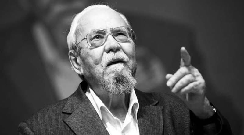 Cumhuriyetin yetiştirdiği Büyük Tarihçi Prof. Dr. Halil İbrahim İnalcık, Osmanlı tarihi alanındaki çalışmaları ve katkılarıyla tanınmış; hayatını Türk tarihinin bir yabancının bakış açısıyla yazılmasındansa bir Türk'ün gözüyle, objektif bir dille yazılmasına adamıştır. 20.