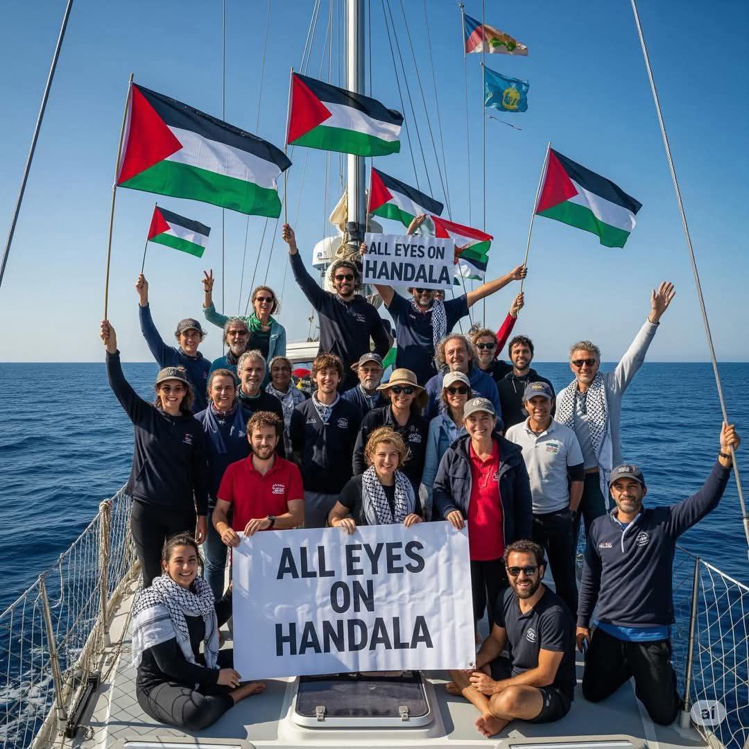 MarchToGazaES's tweet image. El barco #Handala de @GazaFFlotilla aproximándose a las costas de #Gaza.
Todas las miradas en el Handala.

Sigue su ruta
freedomflotilla.org/ffc-tracker/
#AllEyesOnHandala