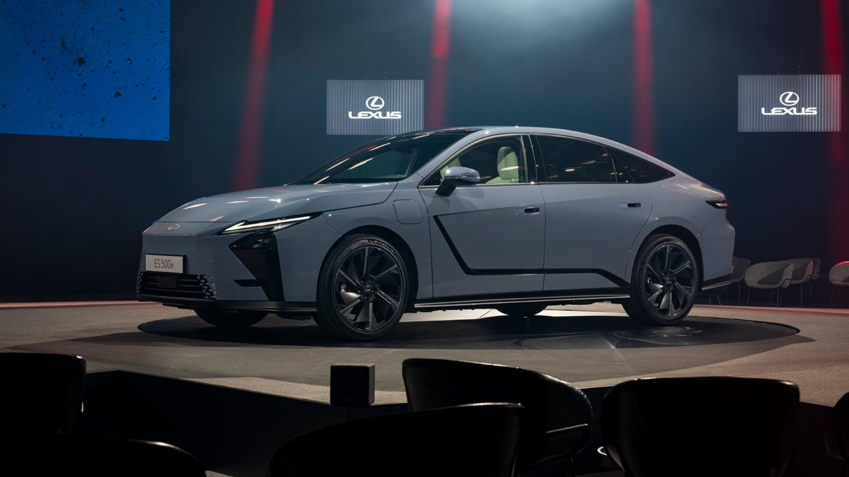 LexusSpain's tweet image. Dicen que el show debe continuar, por eso te presentamos la octava generación del nuevo Lexus ES. brnw.ch/21wUpVv #LexusES #LexusElectrified