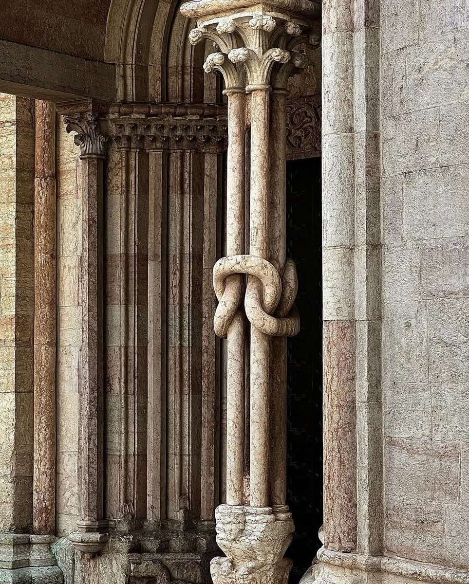 GPics's tweet image. ⚜️ Serpent Columns of Trento
📍Trento Cathedral, Italy | c. 13th century
These world-famous serpent columns were carved 800 years ago, showcasing the incredible skill of Romanesque sculptors
#Italy #Historical #TrentoCathedral