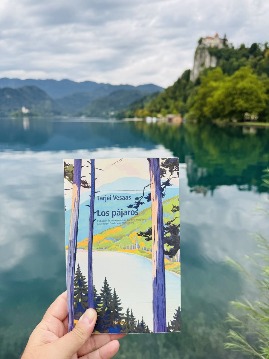Nórdica Libros (@nordica_libros) on Twitter photo En el lago Bled nos hemos acordado de Mattis, el protagonista de «Los pájaros» de Tarjei Vesaas. 
«En Los pájaros todo es sencillísimo y, a la vez, complejo y delicado». 
Marta Sanz
#lospajaros 
#tarjeivessas 
#literaturanoruega 
#LibrosRecomendados En el lago Bled nos hemos acordado de Mattis, el protagonista de «Los pájaros» de Tarjei Vesaas. 
«En Los pájaros todo es sencillísimo y, a la vez, complejo y delicado». 
Marta Sanz
#lospajaros 
#tarjeivessas 
#literaturanoruega 
#LibrosRecomendados