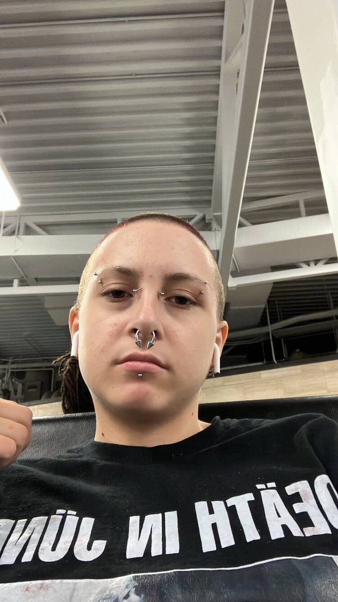 BODYOFACROW's tweet image. me at this airport rn