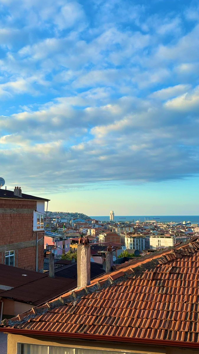 suheyllaorhan's tweet photo. Bir teras manzara meselesi 🏙️  #manzara #cuma #samsun https://t.co/vjrlNiwgvq