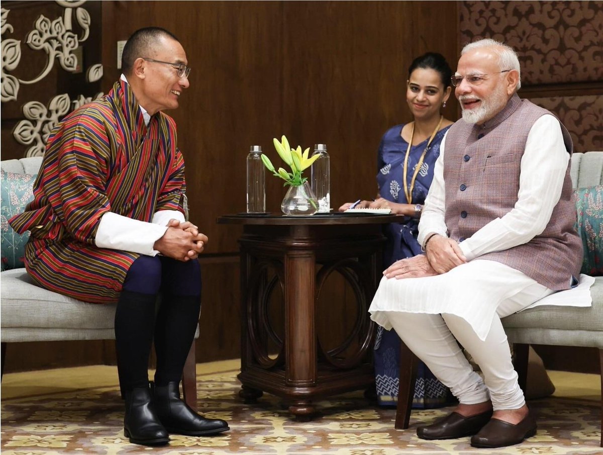 pankajj_das's tweet image. आफ्नो छिमेकीहरूलाई भारतको क्लियर कट संदेश - 
#कायदे_में_रहोगे_तो_फायदे_में_रहोगे