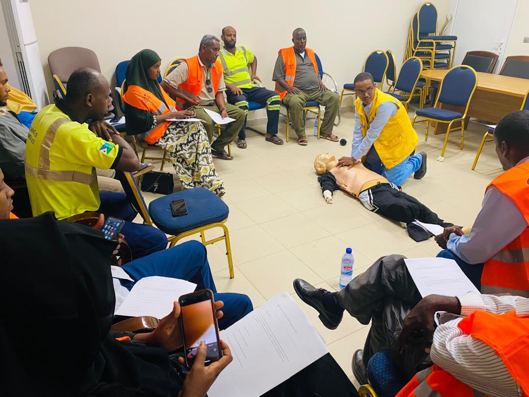 LiveDjib's tweet image. Les premiers secours : un savoir vital, un devoir pour tous
À Djibouti, chaque jour, des vies basculent en quelques secondes. Accidents de la route, chutes domestiques, brûlures, électrisations, étouffements… Ces situations, qui peuvent survenir à tout moment et toucher…