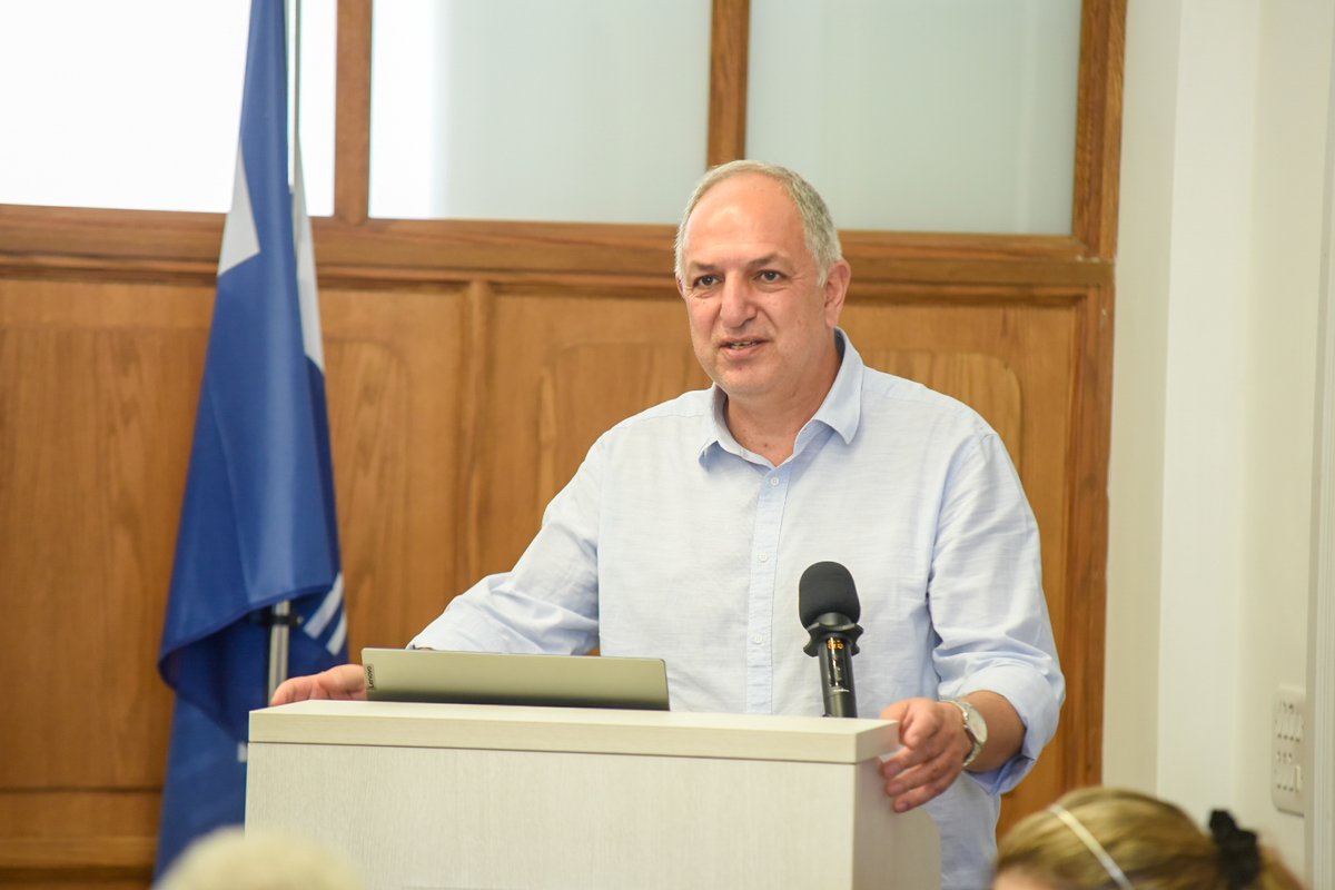 EUCYPRUS's tweet image. Σήμερα στη Λάρνακα, ο Επίτροπος @CostasKadis συμμετείχε σε ανοικτό διάλογο και συζήτηση με τους πολίτες με θέμα «Η Κύπρος και το Ευρωπαϊκό Σύμφωνο για τους Ωκεανούς».
Μια εκδήλωση της @cmmicyprus σε συνεργασία με το @europedirectlar.
ℹ️ #EUOceansPact: europa.eu/!trKmrM