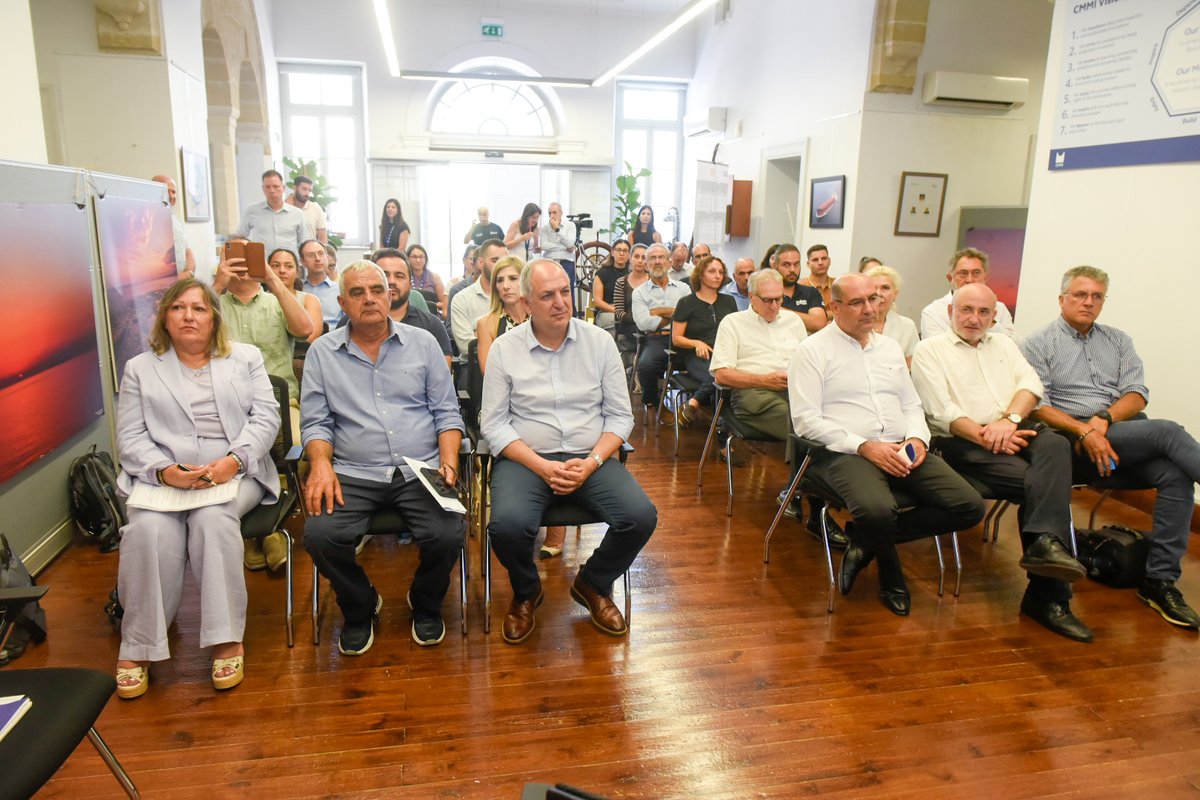EUCYPRUS's tweet image. Σήμερα στη Λάρνακα, ο Επίτροπος @CostasKadis συμμετείχε σε ανοικτό διάλογο και συζήτηση με τους πολίτες με θέμα «Η Κύπρος και το Ευρωπαϊκό Σύμφωνο για τους Ωκεανούς».
Μια εκδήλωση της @cmmicyprus σε συνεργασία με το @europedirectlar.
ℹ️ #EUOceansPact: europa.eu/!trKmrM