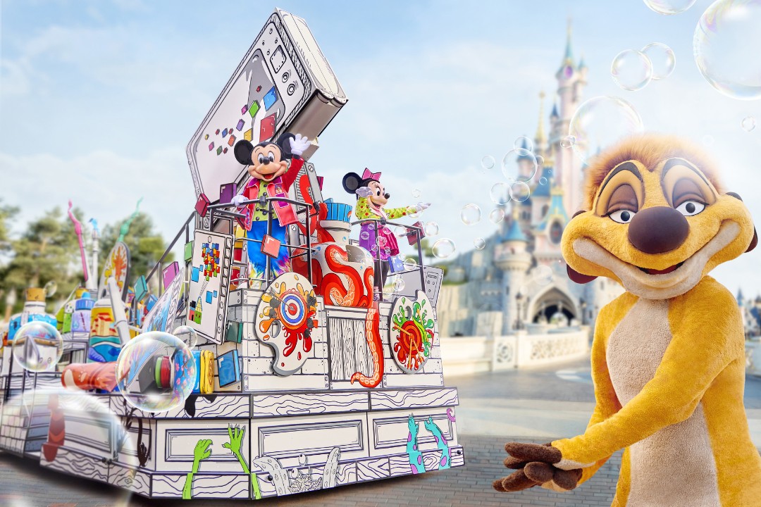 InsideDlpCastle's tweet image. ⚠️Préparez-vous à en prendre plein les yeux ! A Million Splashes of Colour* revient en février 2026 : laissez-vous emporter par ce spectacle musical haut en couleurs et plongez au cœur de l’inspiration créative Disney.