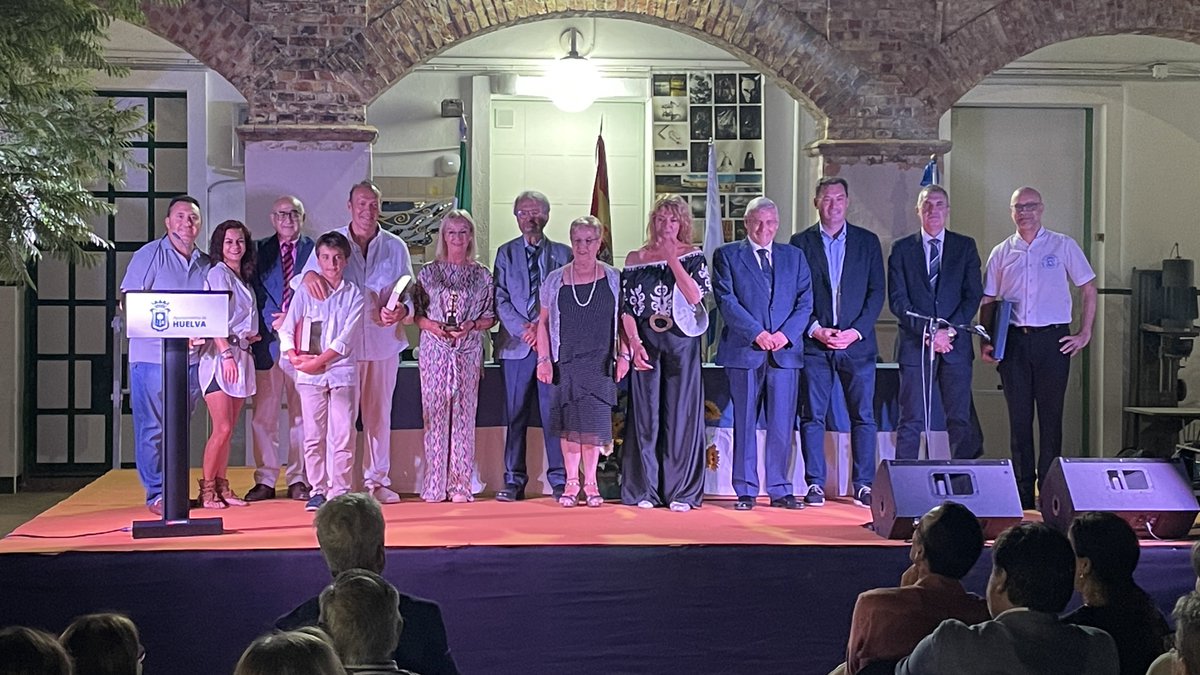 Anoche acompañamos con nuestra música el pregón inaugural de la Velada de Santa Ana 2025 en el patio de la Escuela de Arte León Ortega. Gracias al barrio del Matadero por su acogida y al pregonero José Prieto y los cantaores por una noche tan especial. 🎶🎺 

<a href="/AytoHuelva/">Ayuntamiento Huelva</a>