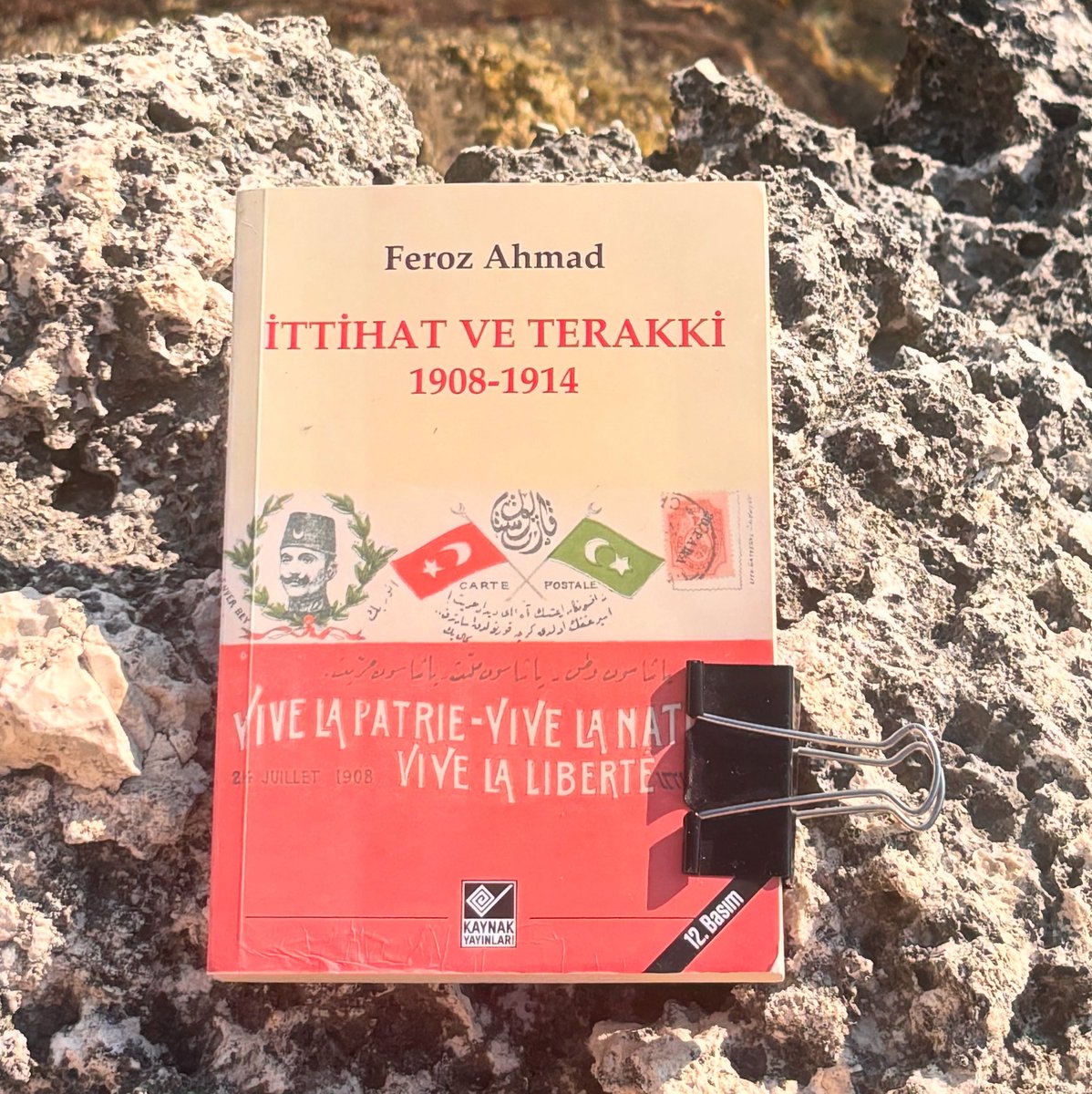 İttihad ve Terakki Cemiyeti ile ilgili okuruna detaylı bilgiler veren önemli bir tarihçi #FerozAhmad .Tarih okuyucusu olarak geçmişe yergi ve övgü olarak değil yalın ve gerçekçi bakış açısı sunan kıymetli insanların eserleri her daim ön planda olmuştur.#İttihadveTerakki