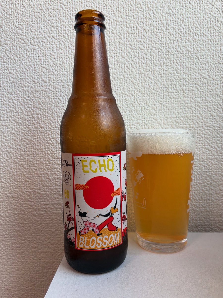 ryujit1014's tweet photo. 本日の逸杯^_^
大阪、箕面ブリュワリーさんと米国 Ruse BrewingさんのコラボでECHO BLOSSOM。蜂蜜にレモン、ほんのり白ワインの香り。ホップの苦味と柔らかな甘味、スムースな喉越し。白ぶどうのフレーバー、フルーティーで爽やかなな仕上がりです🍻🍻🍻🍻
#箕面ビール
#rusebrewing
#craftbeer https://t.co/14YMMK5yBd