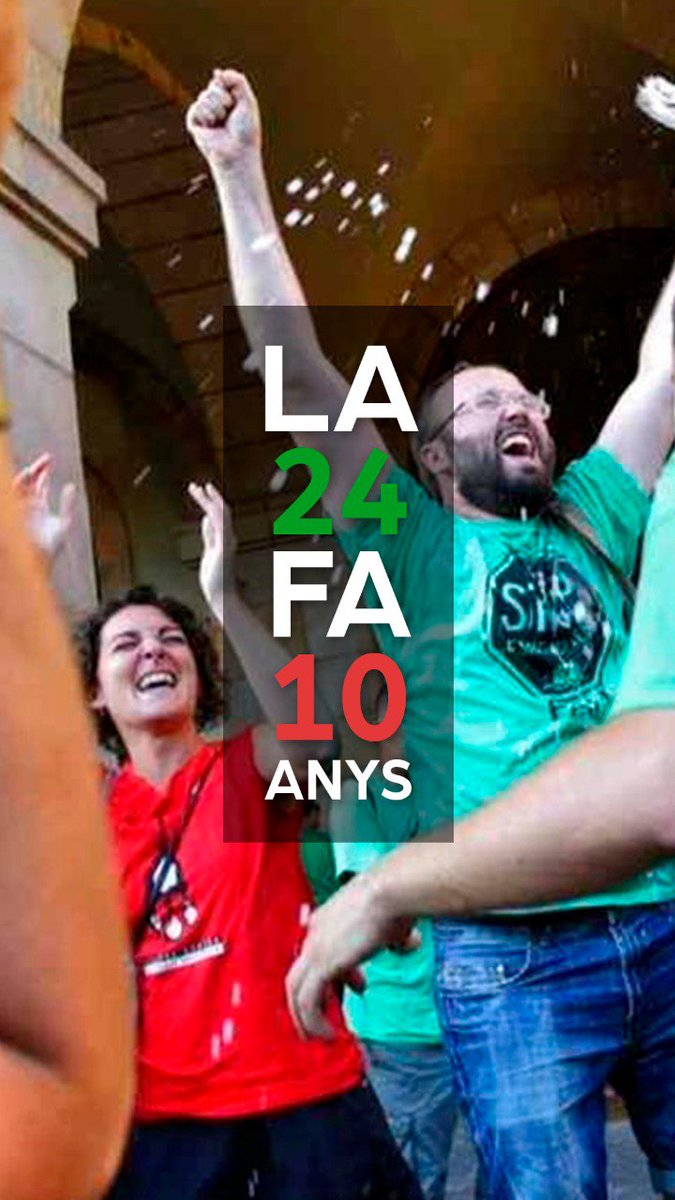 PAH_BCN's tweet photo. ✊ Però la lluita continua: no ens aturem fins a viure en una Catalunya lliure de desnonaments i de pobresa energètica! 🛑

💪 https://t.co/gf0KqwWJ3I

#La24fa10anys #NiDesnonamentsNiTalls https://t.co/zBBhfG2Vu6