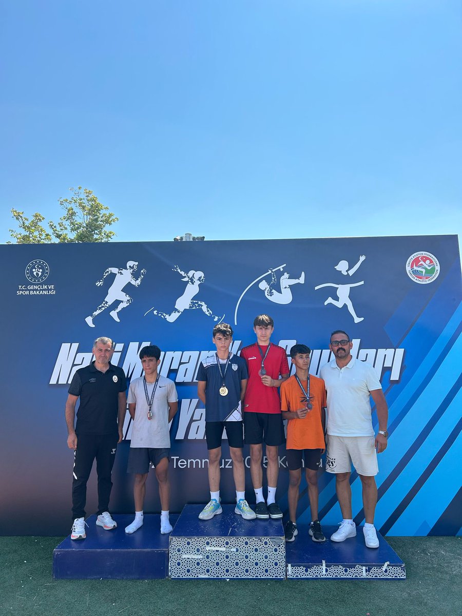 📍 Konya

22-23 Temmuz tarihlerinde düzenlenen Naili Moran Türkiye Şampiyonası’nda Sporcumuz Ensar Döner Yüksek Atlama Branş’ında Türkiye üçüncüsü oldu. 

Sporcumuzu ve Antrenörümüz Ahmet Topçu’yu tebrik eder başarılarının devamını dileriz.