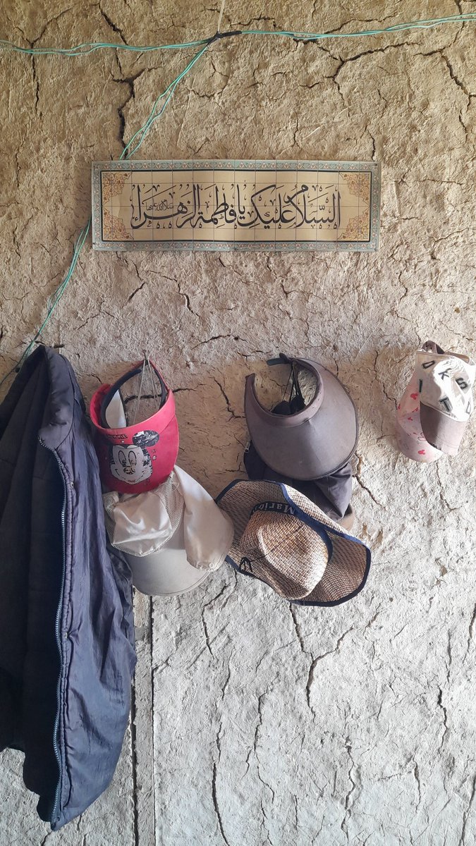 SELYERBOY's tweet image. یکی از دوستان مارو دعوت کرد ییلاق و توی خونهی باصفاشون با این صحنه روبرو شدم.
و دیدم من چقدر از نظر اعتقادات آدم ضعیفی هستم.
قربونت برم خانم فاطمه زهرا(س).