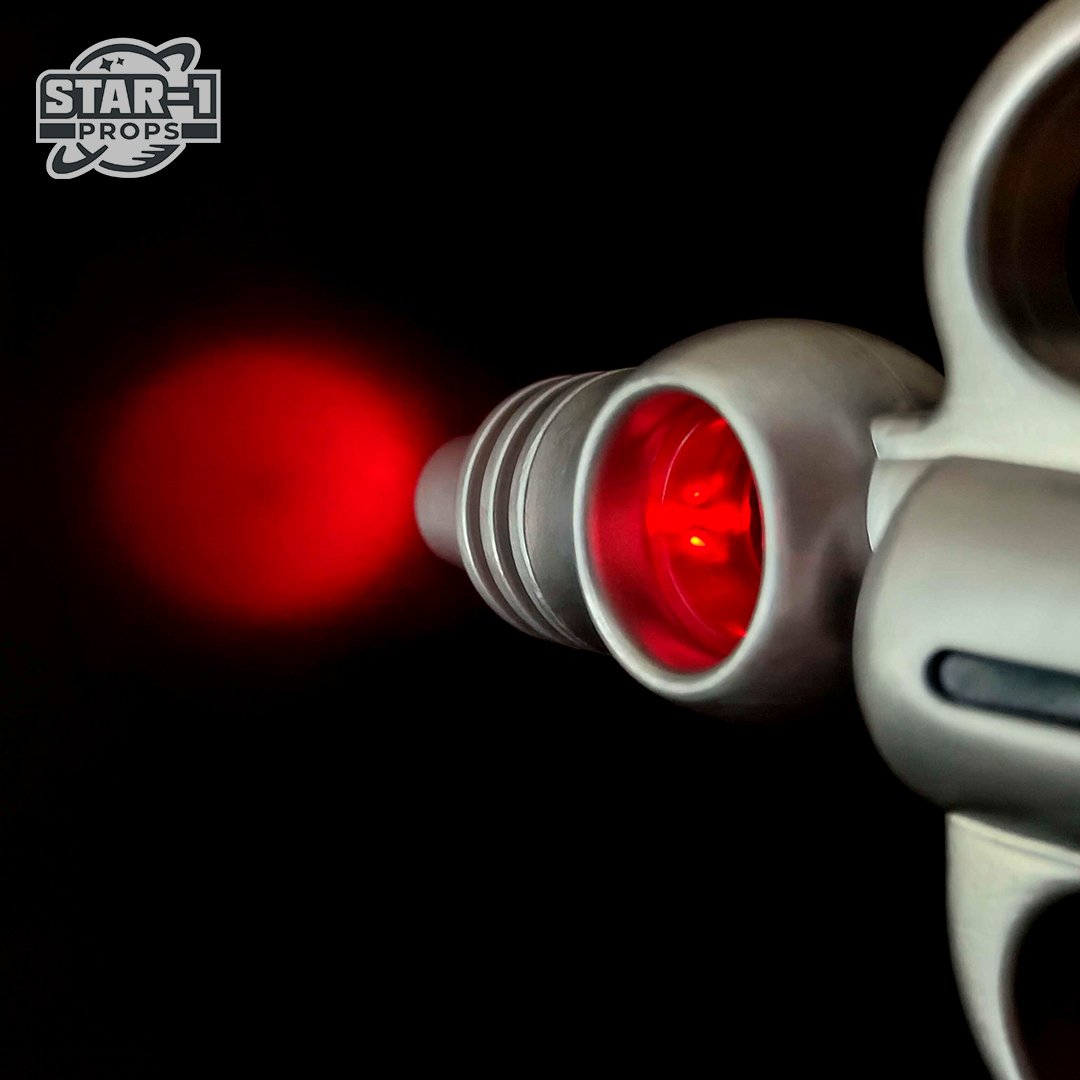Star1Props's tweet image. Proud to present the Meep Blaster a 1:1 lifesize scale replica from Doctor Who The Star Beast 2023 by Star-1 Props
A crystal-clear trigger activates the light up barrel simulating plasma shots complete with a removable handle for easy battery access.
More details on Instagram!