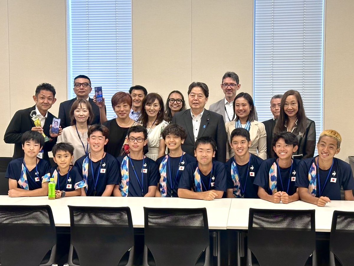 ベトナム・ダナンで開催された「2025 Asia Pickleball Junior Open」および「2025 Asia Pickleball University Championship」で素晴らしい活躍を見せたピックルボール日本代表選手の皆さんを、議員会館にお迎えしました。