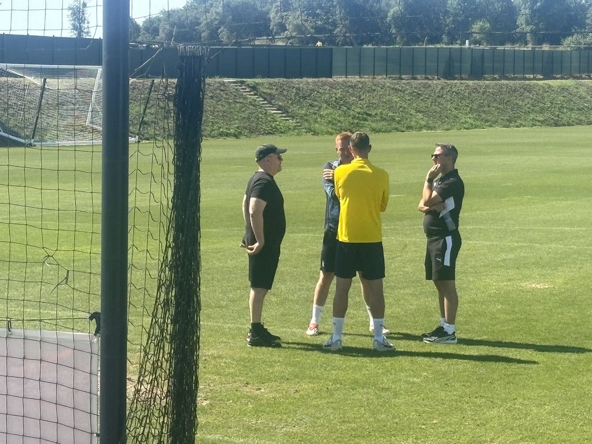 The manager, technical director, director of football performance and club captain engaged in a lengthy conversation after training.

#SaintsFC