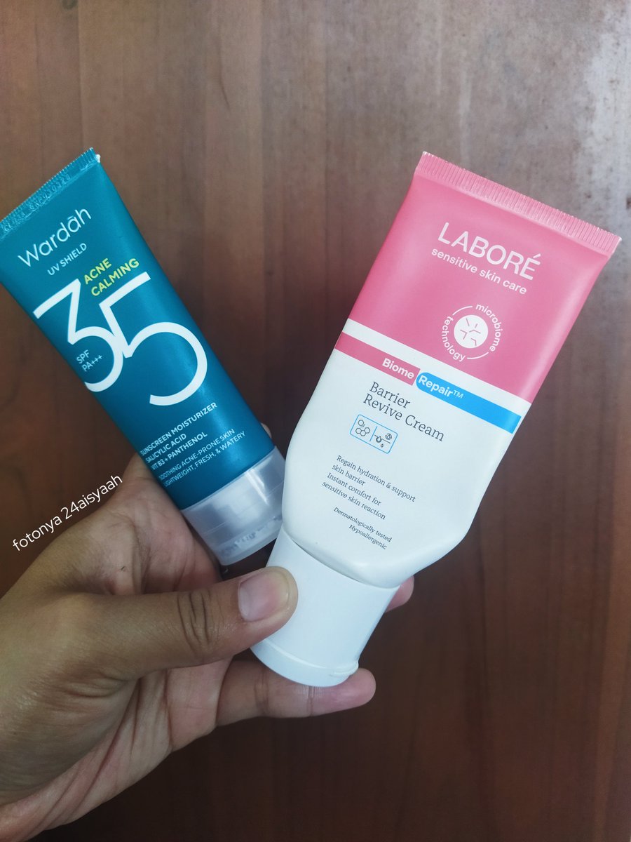 24aisyaah's tweet image. Hampir 3 minggu jalanin pola hidup yang gak sehat, males olahraga, males skincare-an, makan tepung & gula. Hasilnya begini deh. Kulit kering, merah-merah, bruntusan.
Dan karena 'urusanku' udah hampir selesai, yuk kita balik lagi ke yang paling basic, yaitu perbaikin skin barrier!