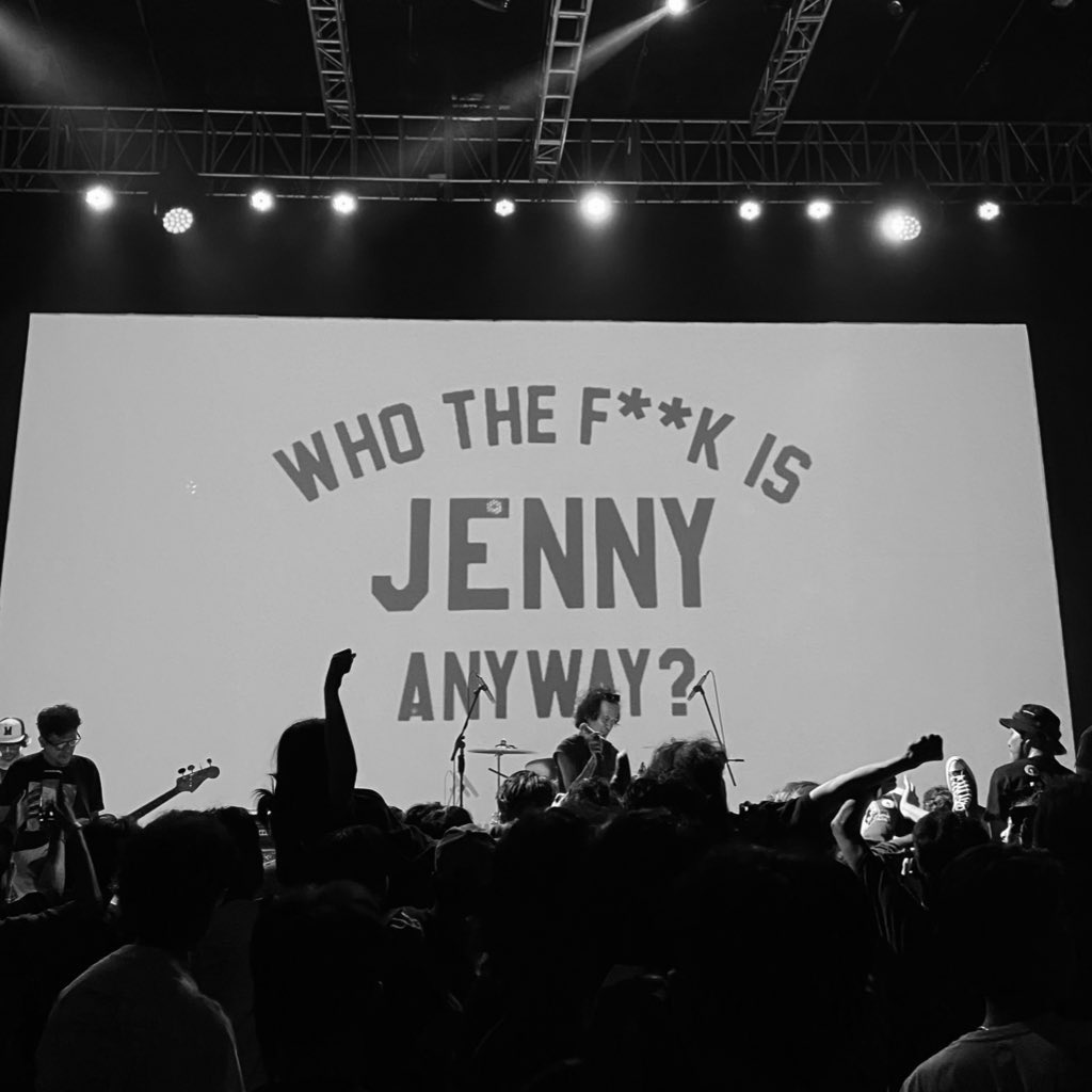 vckindboy's tweet photo. @empatkarib its so nice to saw you in the crowd, with your foolish dance youre still looking so fine YENI YENI YENI👁️☂️ https://t.co/BtCbheT4rm