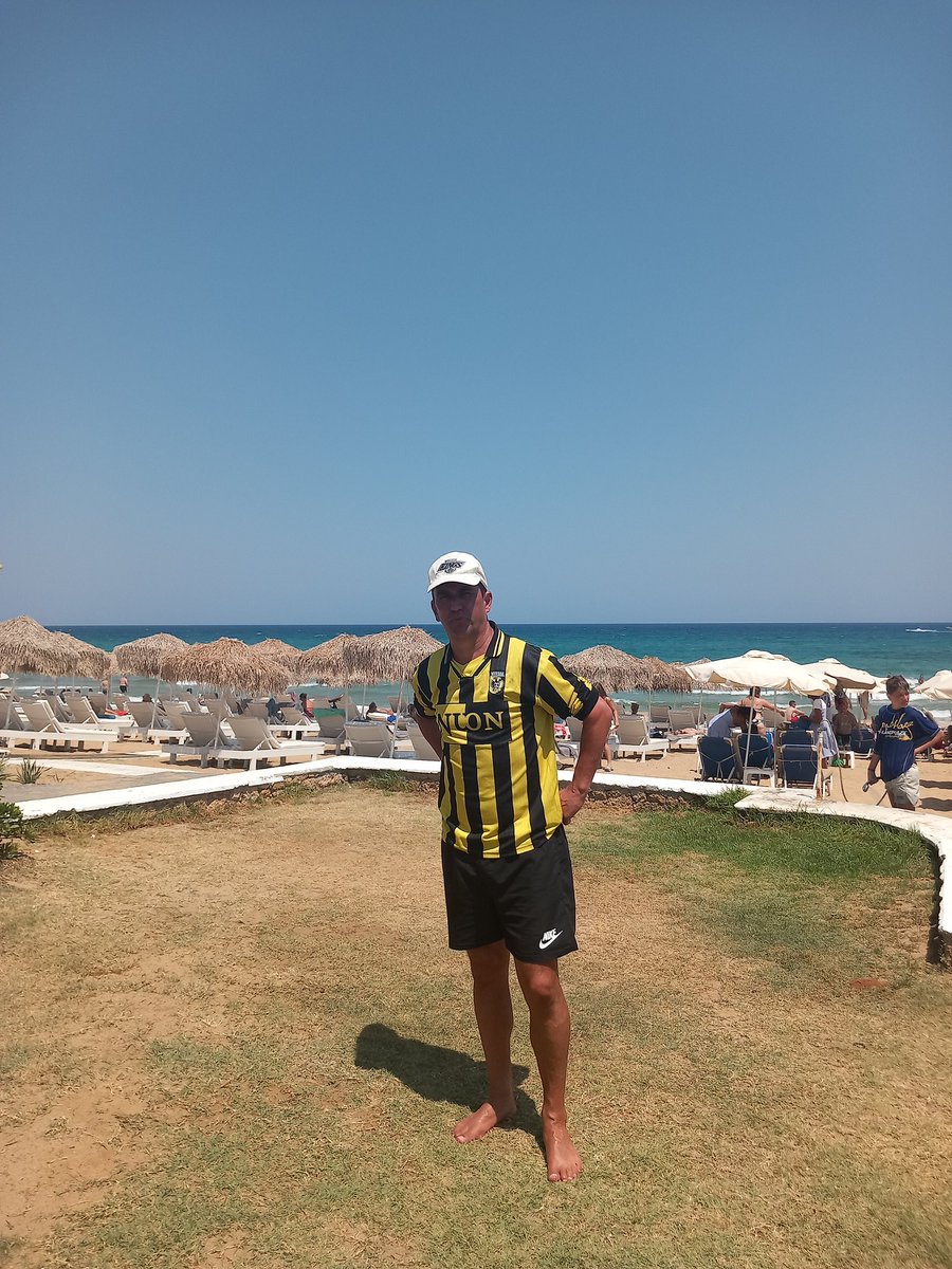 #WijZijnVitesse #VitesseVrijdag 
Ook in Malia. Kreta