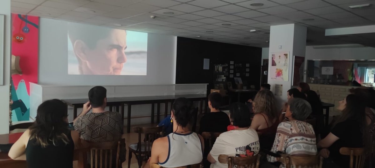 PlataformaTrans's tweet image. 🏳️⚧️ Ayer nos reunimos en el #EspacioTrans de Madrid para ver juntxs el documental "Ciao Bambina", el cual narra el proceso de transición de Afioco Gnecco, que explora la autoaceptación y el renacer personal con el apoyo incondicional de su amiga, Carolina Yuste.
🫂Tras la…