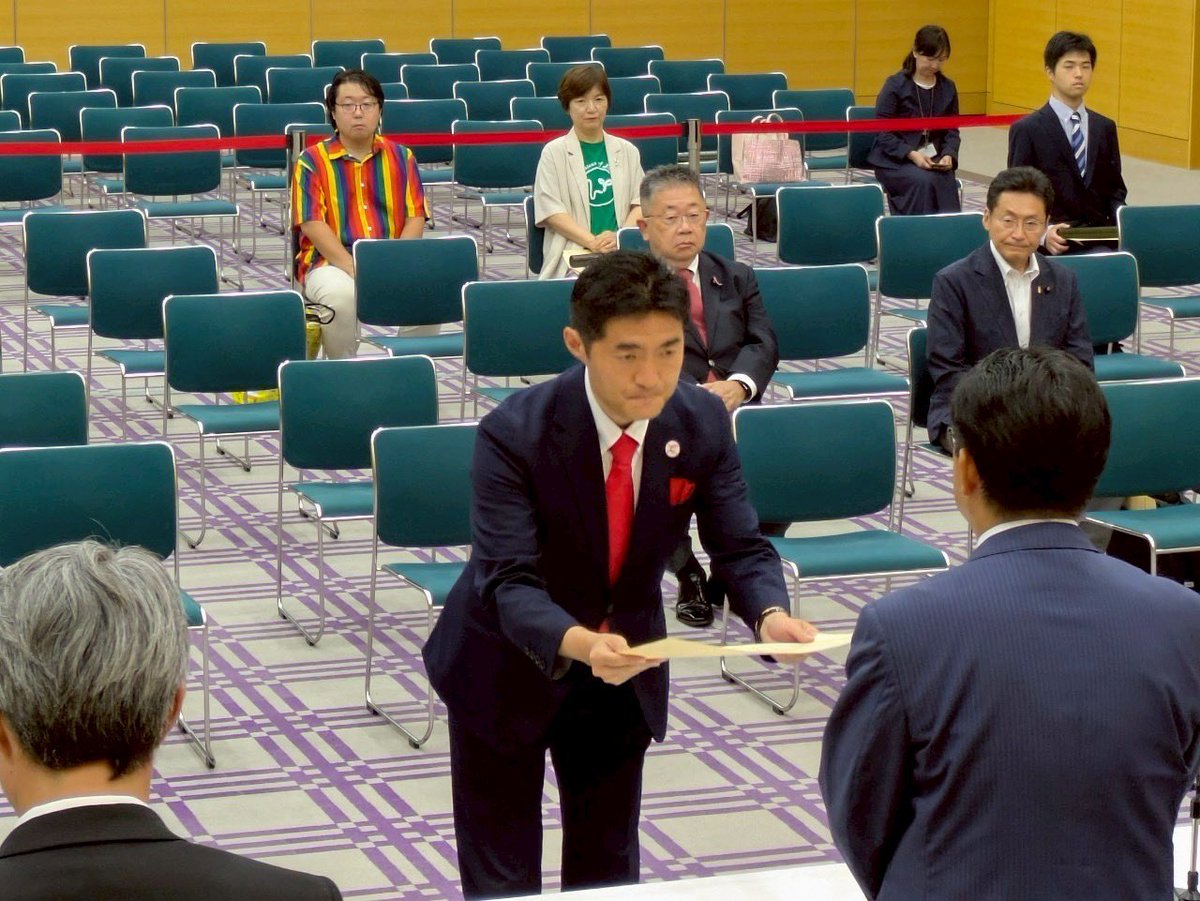 HoL8vx's tweet image. こんにちは!
原田大二郎です。
本日、総務省にて参議院比例区選挙の当選証書を授与いただきました。
公明党本部では、比例区で共に当選した平木さん、佐々木さん、司さんと決意を語り合い、今後の活動に向けた打合せも行いました。…