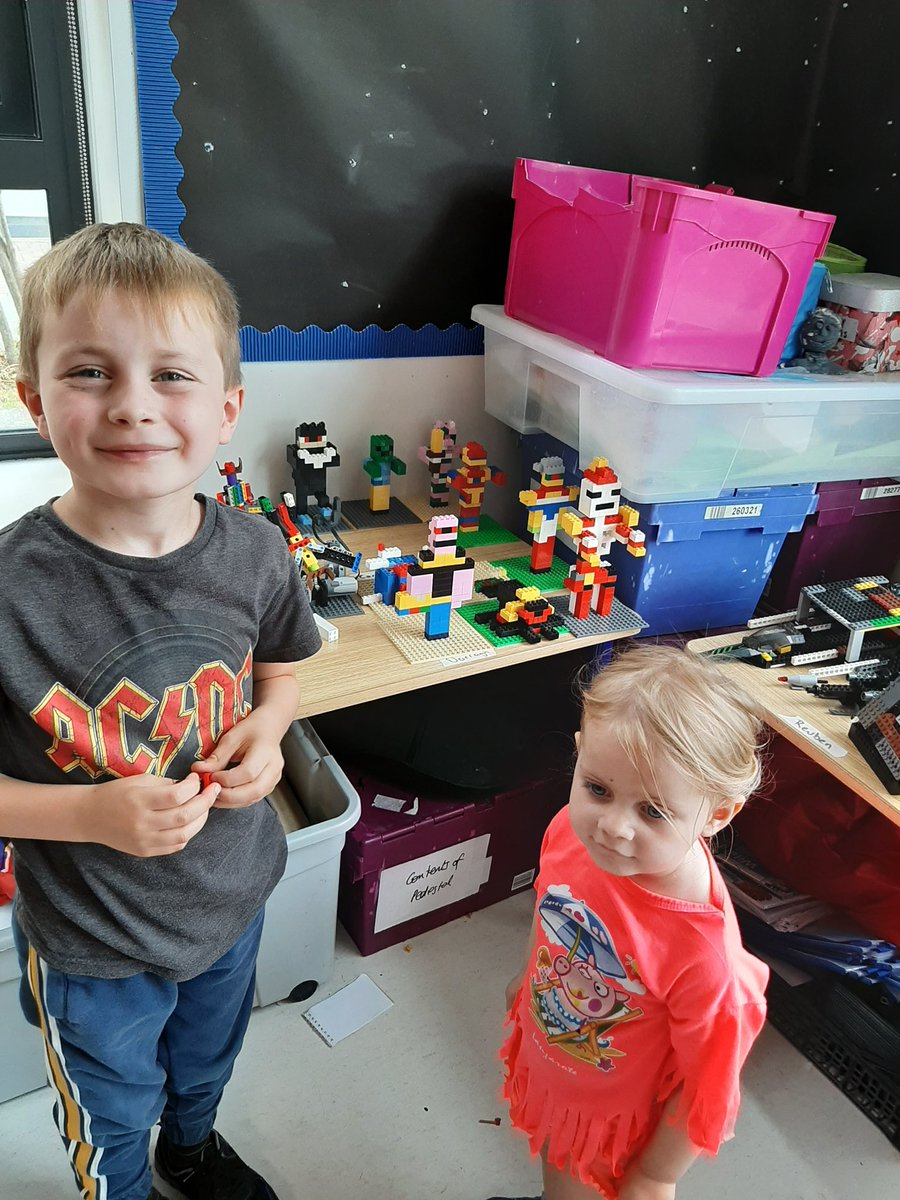 conorsclips's tweet image. First rule of LEGO Club is show off your LEGO creations to your sister 😃
#OnThisDay 2019
#Conor #Darragh #Carla 🥰🥰🥰