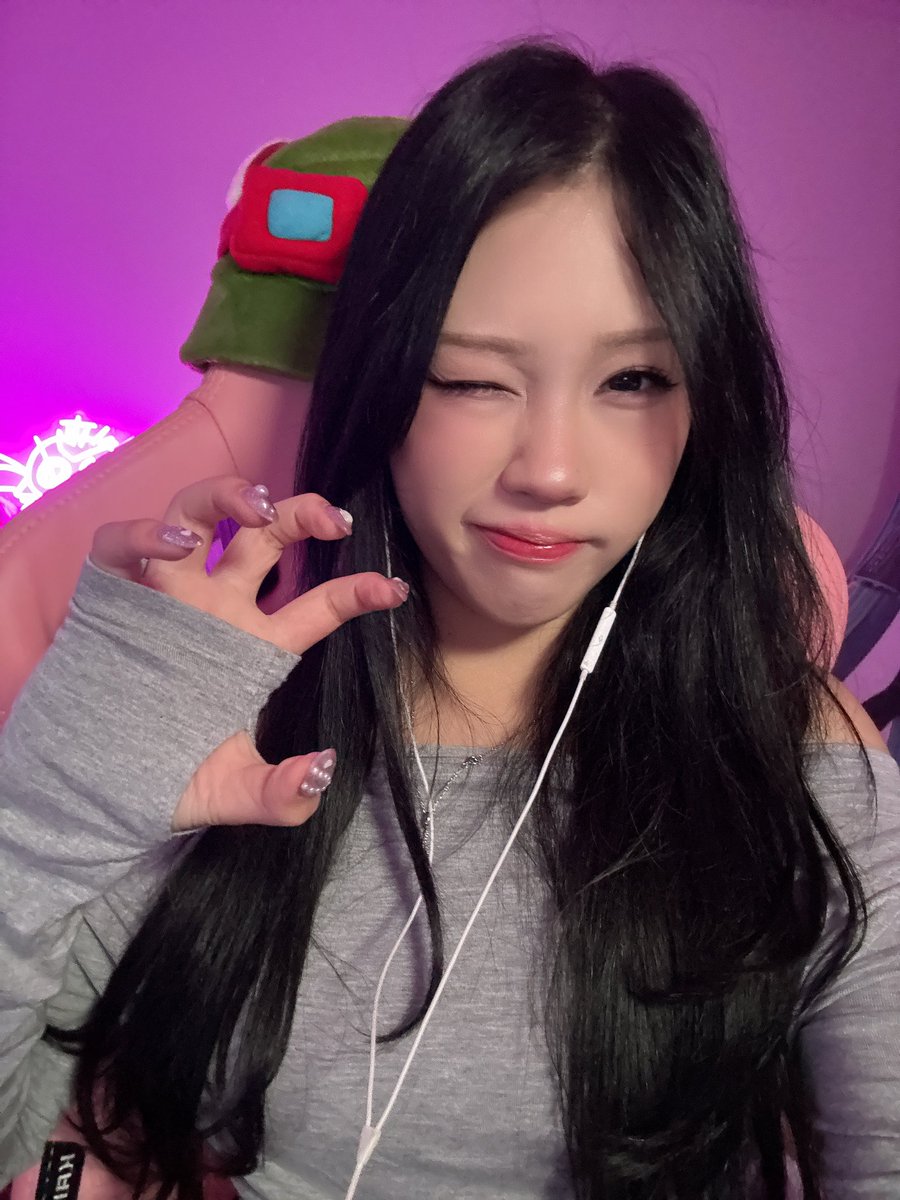 bagel_leaf's tweet image. rawr xd
