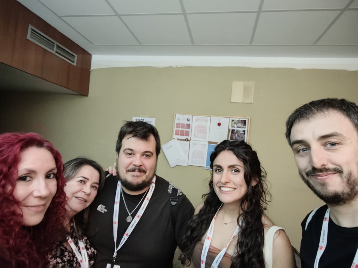 CGTGulla's tweet image. Ayer los delegados de CGT del Hospital fuimos a ver a los compañeros del turno de noche. Grandes profesionales que se dejan la salud para cuidarnos. Nunca les estaremos lo suficientemente agradecidos.🔴⚫💚