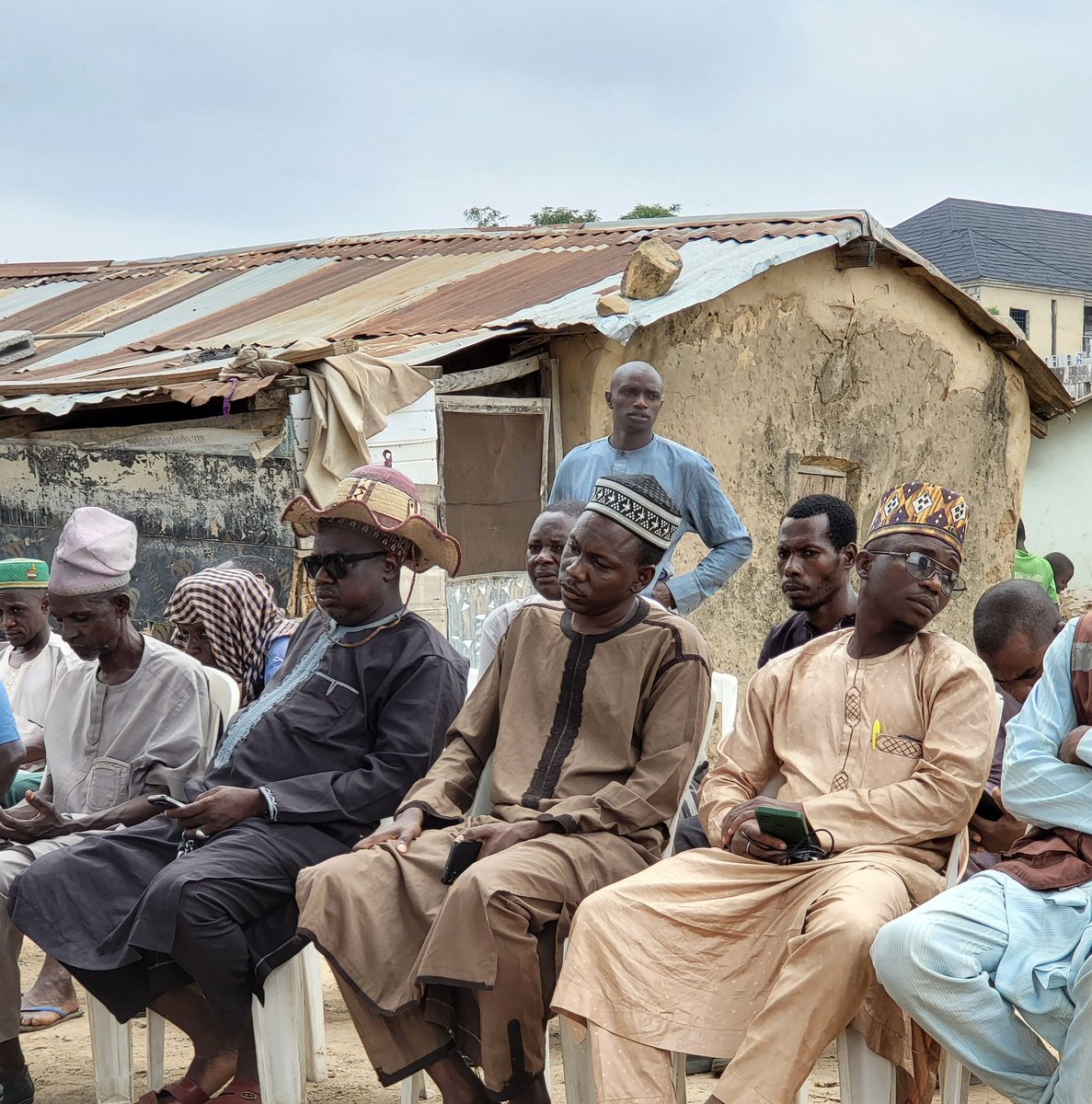 SpcbOrg's tweet photo. The theme:
"Healing the Community through Peace and Security."

With support from community leaders, we trained participants on:
✅ Conflict resolution
✅ Dialogue facilitation
✅ Sustainable farming &amp; herding practices
✅ Environmental care https://t.co/65Kd0gaUEE