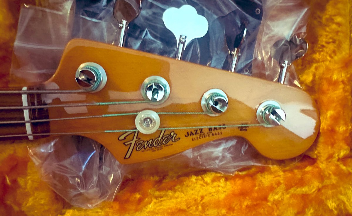 chrisvitali's tweet image. I’ve been sitting here all night playing my new bass.
This thing is probably a little TOO nice for my dirtbag ass.
It’s rare when you play an instrument and it just makes you want to get better as a musician.
This is that.
And it was named by @ChrisShearnYES earlier.…