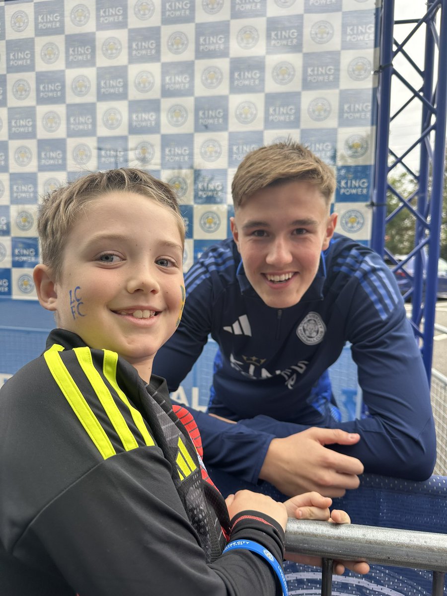 TheEvilHero's tweet photo. @StevieBausor Children are excited to watch you play today https://t.co/GFl2y6fL83
