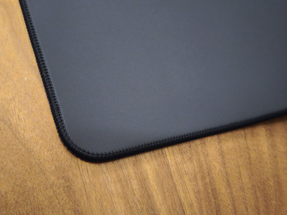 ERRENNIR Ω(オメガ) のサンプルが到着したので諸々検証中🧪

耐久面はまだ未検証ですが、このマウスパッドかなり凄いかもしれません.....!!
布マウスパッドでガラスに近い滑走感を求めている方にとっての新たな選択肢になり得そうです。