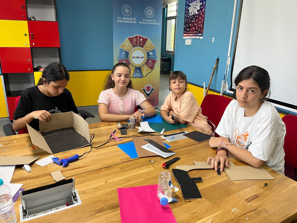 Tunceli Gençlik Merkezi (@gsb_tunceligm) on Twitter photo 🚀 Deneyap Yaz Okulu
6 hafta boyunca sürecek bu heyecan dolu serüvende, öğrencilerimizle birlikte bilimin, teknolojinin ve yaratıcılığın kapılarını aralıyoruz!
Geleceğin mucitleriyle dolu dolu bir yaz bizi bekliyor! 🔧💡🤖
@oa_bak <a href="/gencliksporbak/">Gençlik ve Spor Bakanlığı 🇹🇷</a> 🚀 Deneyap Yaz Okulu
6 hafta boyunca sürecek bu heyecan dolu serüvende, öğrencilerimizle birlikte bilimin, teknolojinin ve yaratıcılığın kapılarını aralıyoruz!
Geleceğin mucitleriyle dolu dolu bir yaz bizi bekliyor! 🔧💡🤖
@oa_bak <a href="/gencliksporbak/">Gençlik ve Spor Bakanlığı 🇹🇷</a>