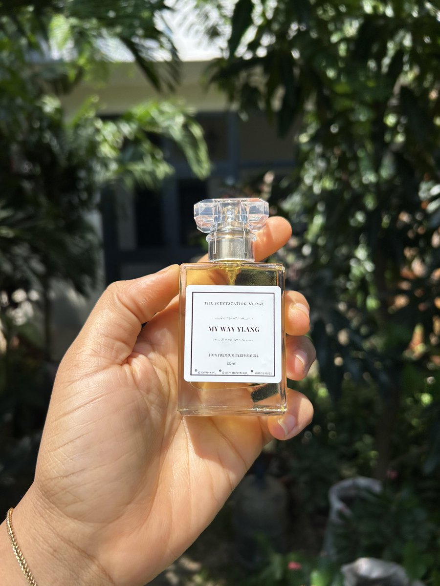 scentstation_'s tweet image. My Way Ylang ✨
A tropical fruity-floral featuring notes of mango, coconut, ylang-ylang and vanilla.
It’s juicy, vibrant and fun to wear 🥭 🥥
Available in premium perfume oil.
📌 Prices: 15ml-8k, 30ml-15k, 50ml-20k, 60ml-24k, 100ml-30k 🏷️