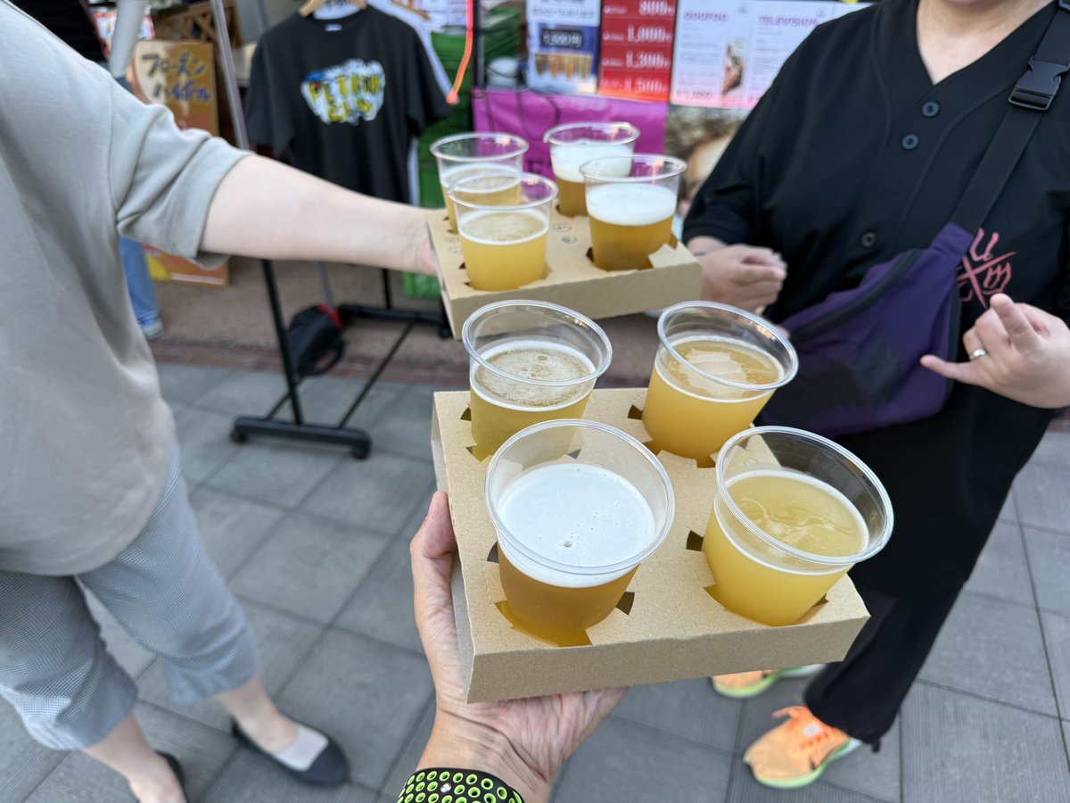 chokegucci's tweet image. #武雄ビアフェス！
我が地元にfrom山口 #DISTRUST の河野さんがクラフトビールで出店する〜いうんで、熟女を連れるなどしてやってきましたよ！4種飲み比べ！🍺美味ぇ〜