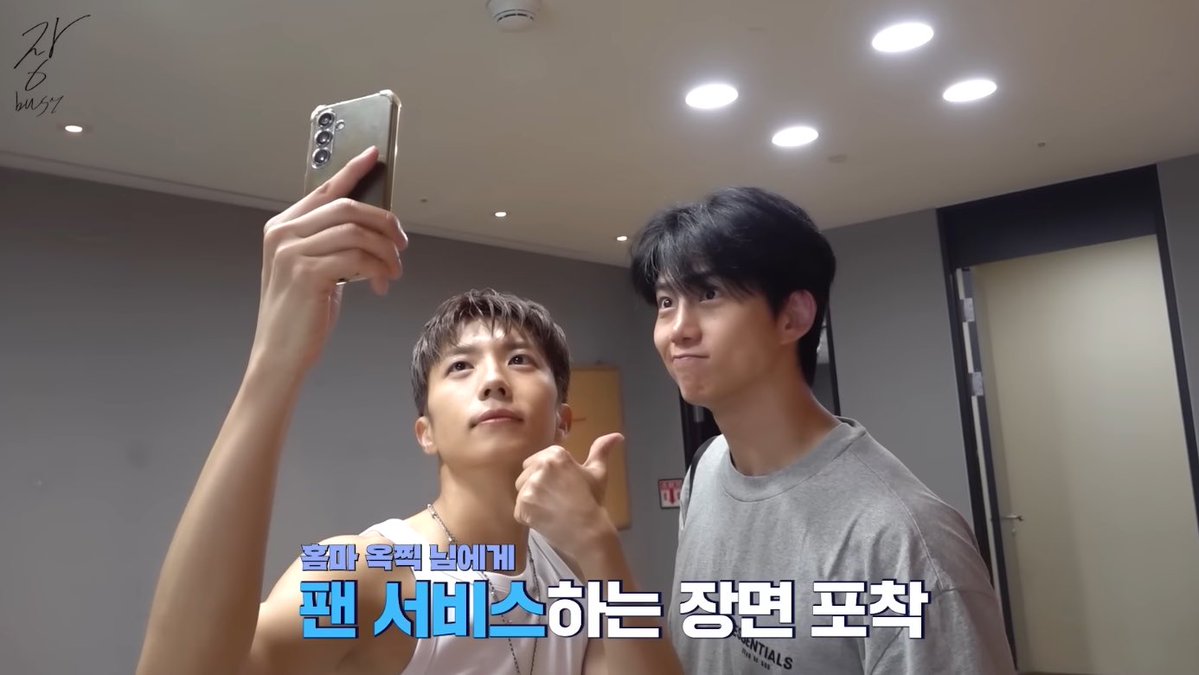 2piems_'s tweet image. taecyeon is such a proud dad
