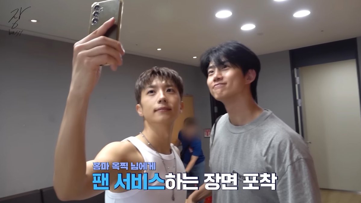2piems_'s tweet image. taecyeon is such a proud dad