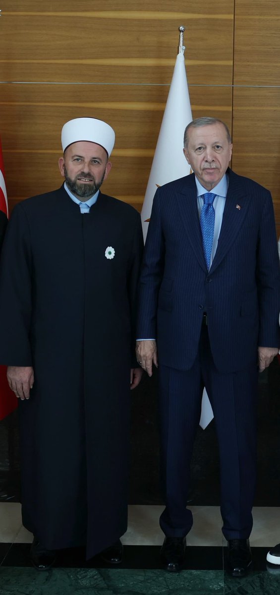 RifatFejzic's tweet image. Ukazana mi je velika čast i ogromno zadovoljstvo da svoju posjetu🇹🇷okončam susretom sa predsjednikom🇹🇷Redžepom Tayyipom Erdoğanom.
HVALA🇹🇷!
Türkiye ziyaretimi Cumhurbaşkanı Racep Tayyıp Erdoğan ile bir görüşmeyle tamamlamak benim için büyük bir onur ve mutluluk.
TEŞEKKÜRLER🇹🇷!