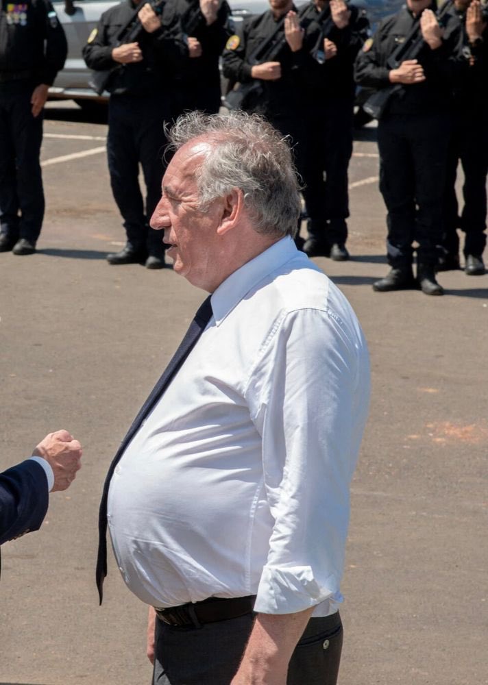 OnBloque1009's tweet photo. 🔴 43 ANS QUE FRANÇOIS BAYROU TOUCHE DES INDEMNITÉS D’ÉLU 

Conseiller départemental, ministre, député européen, haut-commissaire au plan, maire, 1er ministre. 

⚠️ Et il voudrait que l’on travaille deux jours de plus ? Le 10 septembre prochain #OnBloqueTout ! https://t.co/D12XAaGQjO
