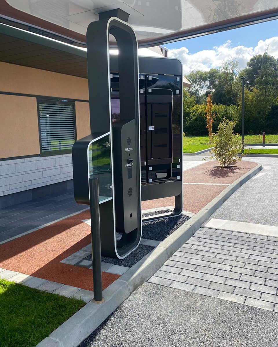 batirama's tweet photo. Découvrez DrainColor®, leader du béton drainant® coloré en sac. Avec 12 teintes, leur solution innovante embellit vos espaces extérieurs et assure une gestion durable des eaux de pluie. DrainColor® allie esthétique et écologie pour des projets durables et colorés. https://t.co/4axUSMWF8B