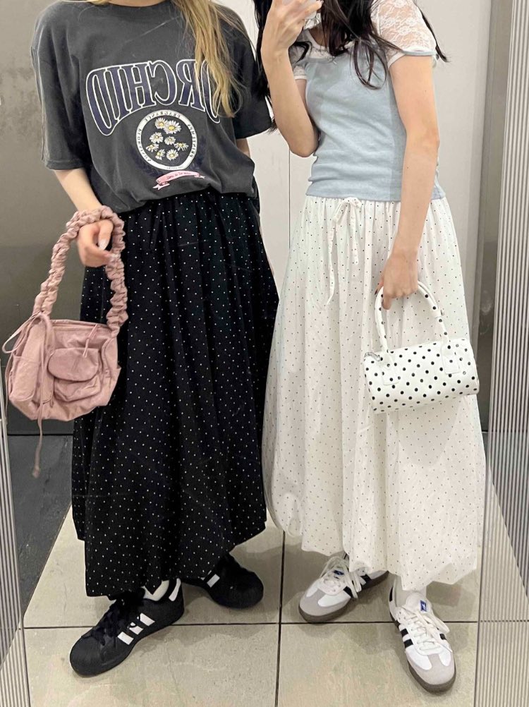 wc__official's tweet image. このシルエット可愛すぎない?!✩⡱
ロング丈のパンプキンスカート❤︎
トレンドのドット柄で1枚で
お洒落かわいい.・*’’*・.♬
アイテムはこちら⤵⤵⤵
zozo.jp/sp/shop/wego/g…