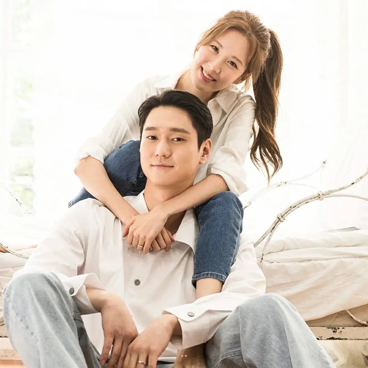 seoleovly's tweet image. this was actually the most realistic kdrama wedding shoot ever