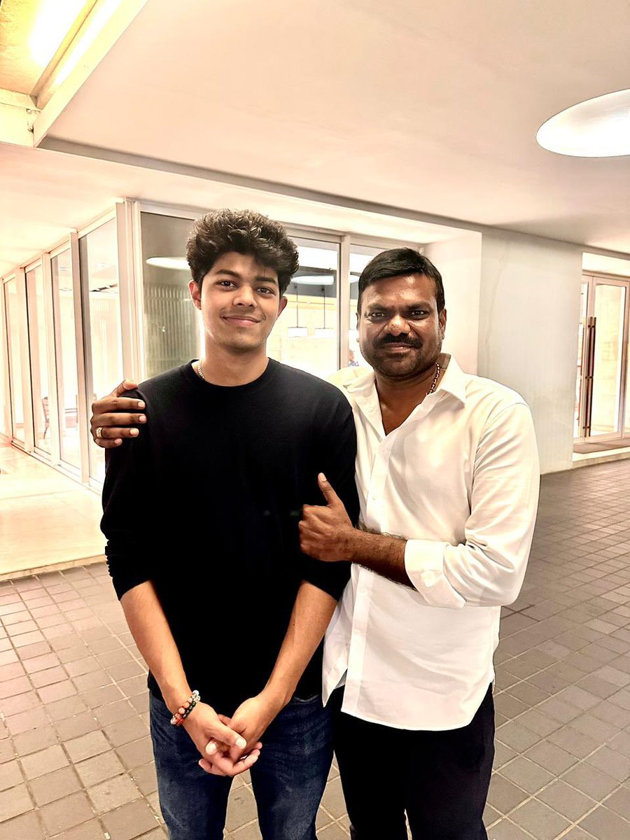 jeganebenezar1's tweet photo. #HBDJasonSanjay a Promising Young director now in future He turns a HERO 🎊🎊🎊
#JasonSanjay #JS01 #ThalapathyVijay https://t.co/JmEzTCnRef