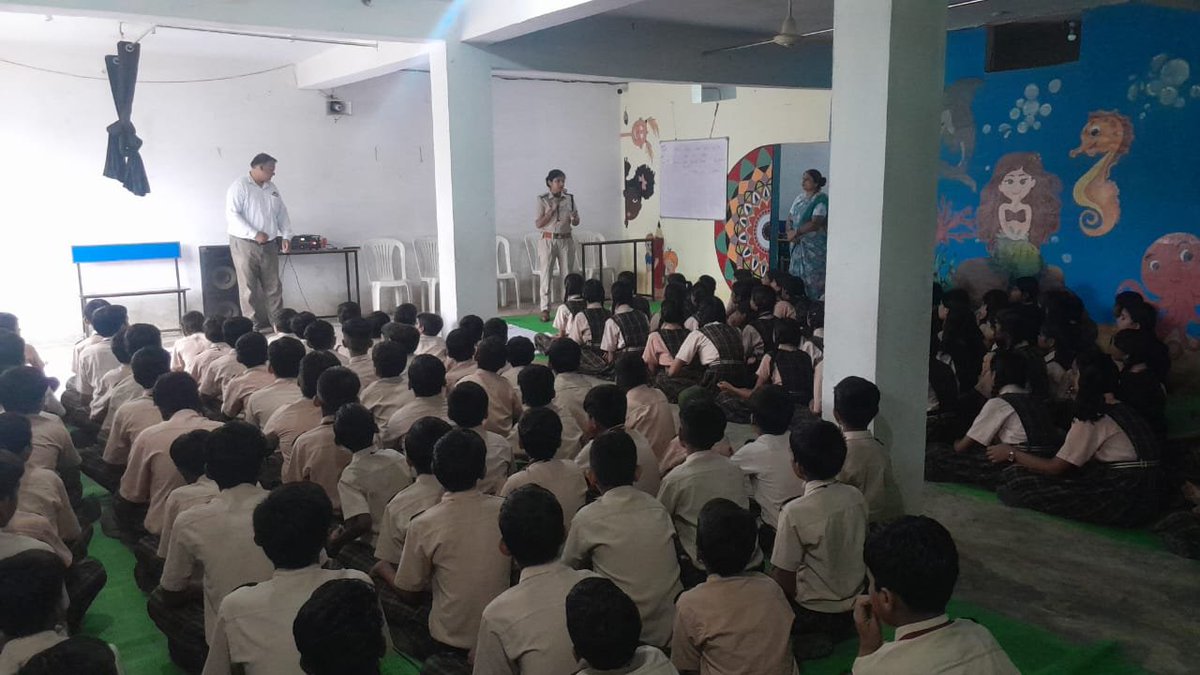 Umaria_SP's tweet image. "नशे से दूरी,है जरूरी" अभियान के तहत टयूलिप पब्लिक स्कूल चंदिया में नशा मुक्ति जागरूकता कार्यक्रम का आयोजन
#नशे_से_दूरी_है_जरूरी
#SayNoToDrugs
#nashamuktmp
@DGP_MP
@ianuragIPS
@MPPoliceDeptt
@mohdept