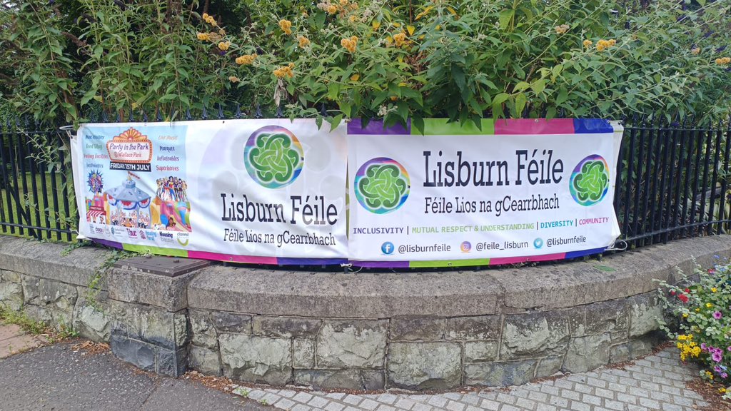 lisburnfeile's tweet image. 🚛 The stage truck has landed — Party in the Park is happening today! 🎉🎤
Get ready for a huge day of music, food, family fun & Swiftie surprises 👀✨
📍 Wallace Park
📅 Today
⏰ Come early – big crowds expected!
Let’s go, Lisburn — it’s going to be EPIC! 💥
#lisburnféile25