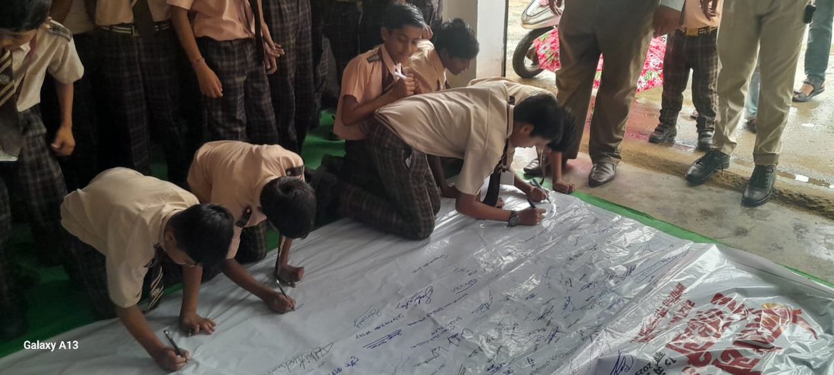 Umaria_SP's tweet image. "नशे से दूरी,है जरूरी" अभियान के तहत टयूलिप पब्लिक स्कूल चंदिया में नशा मुक्ति जागरूकता कार्यक्रम का आयोजन
#नशे_से_दूरी_है_जरूरी
#SayNoToDrugs
#nashamuktmp
@DGP_MP
@ianuragIPS
@MPPoliceDeptt
@mohdept