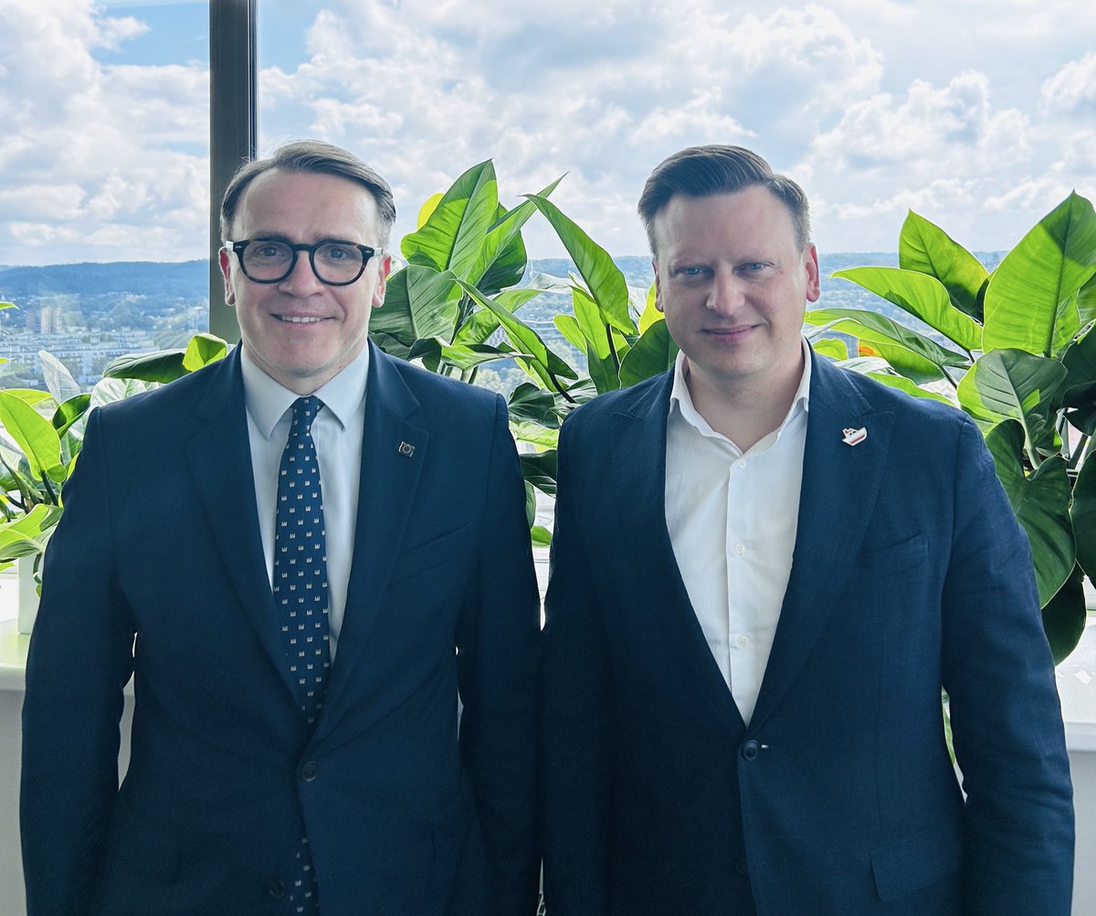 MariusVascega's tweet photo. Good meeting with Vilnius Mayor @VBenkunskas.
Initiatives of European Green Capital 2025 are well advancing and we look forward to working closely in preparation for Lithuania’s EU Presidency in 2027.
#EUGreenCapital #EU2027 #Vilnius https://t.co/rDJIvLvFjr